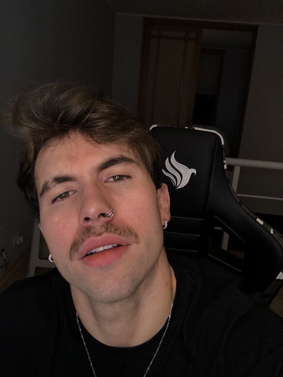 WhoIsCarlos's tweet photo. $3 v0sse V3 e$$e b1g0d1n n4 rua v0$$e p4$$a a c4rt31ra 0u o c0ra$$4um? https://t.co/6TDqZgJESo