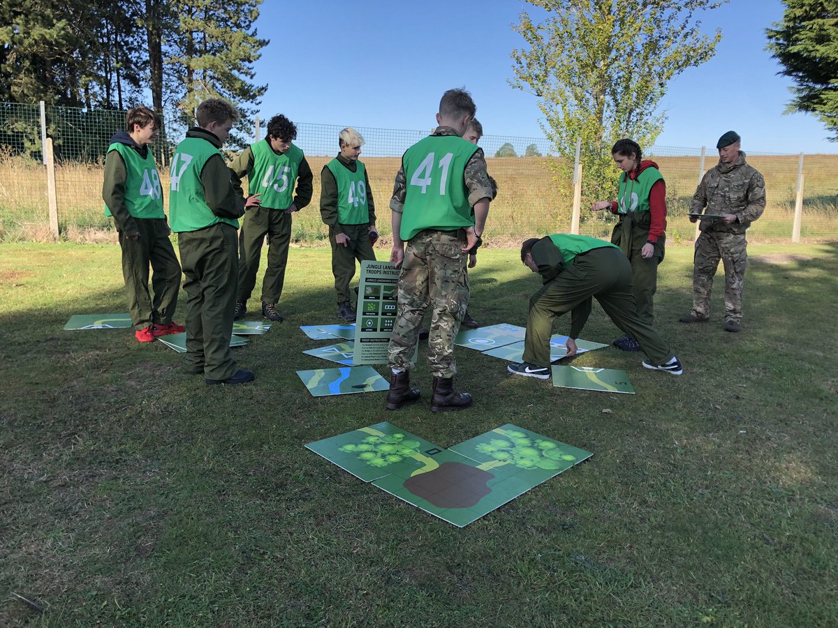 ArmyOTSW's tweet photo. Some of the team have the pleasure of assisting @So1Mci with running an #Army familiarisation week. Today we are working with students from @BTC_Coll and @Gloscol testing #leadership and #LateralThinking using #CommandTasks.
An inspirational group with a bright future. https://t.co/JQSl9EUKK5