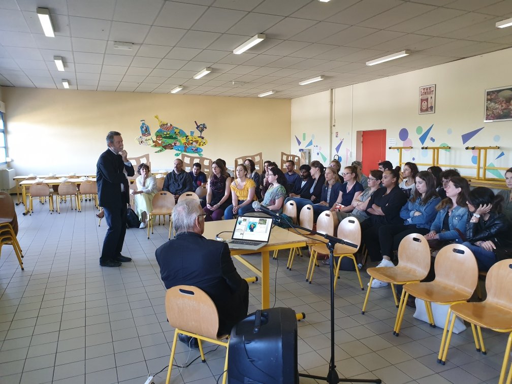 ClgAFrance's tweet photo. Suite au 28 mai 2019 avec François Muller, journée de développement professionnel "Apprendre à apprendre"  choisie par les enseignants, conduite par @AndrGiordan  et ouverte par Monsieur le Recteur @ChanetJF 
@acbesancon @CardieBesancon @ecoledufutur @diversifier https://t.co/BWWlNoUlXp
