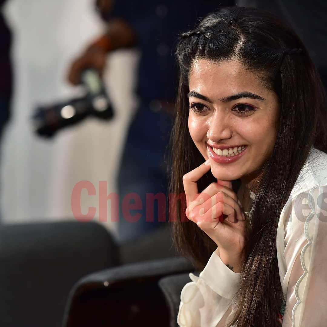rashmika_addict's tweet photo. Another Beautiful Picture 👌👌😊❤❤ @iamRashmika 😍😍😍😍😍😍
#CutestExpression 🙈😘
#RashmikaMandanna 💙 https://t.co/WgArFByDCN