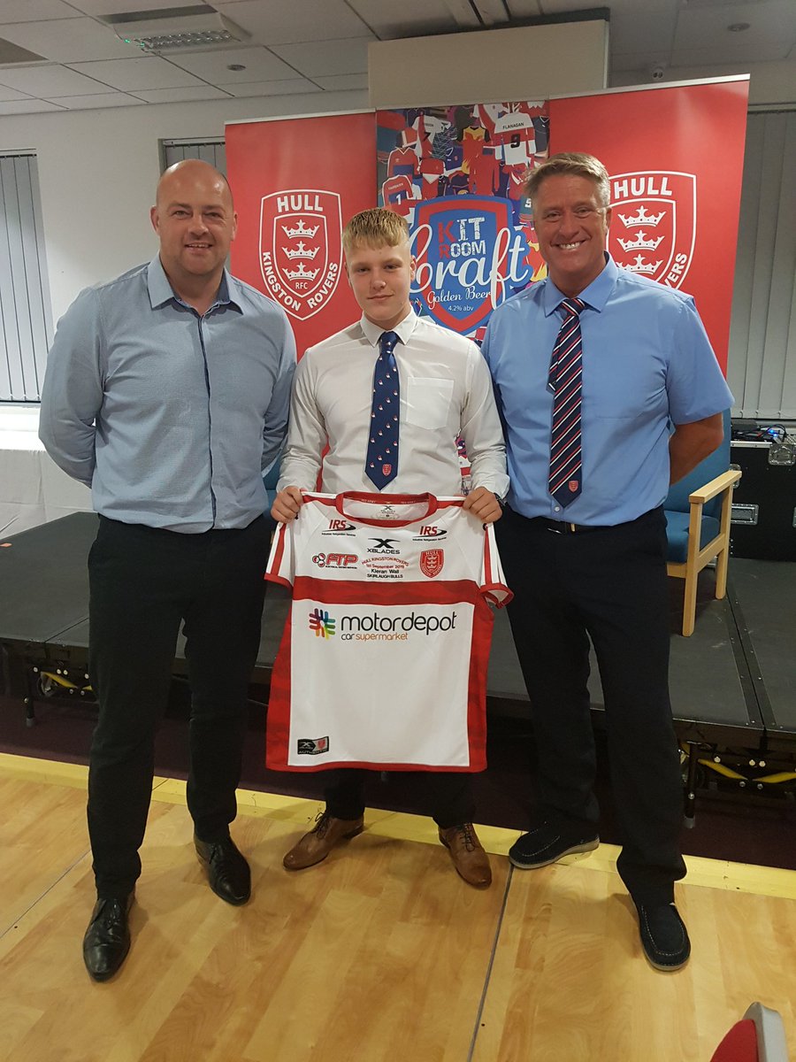 wallie78's tweet photo. Fantastic evening @hullkrofficial
Academy shirt presentation evening with @Juliewall82,recieving a personalised shirt with name and community club on is very special,hard work starts now on your new journey💙 #youonlygetoutwhatyouputin https://t.co/VMgyr1oz3e