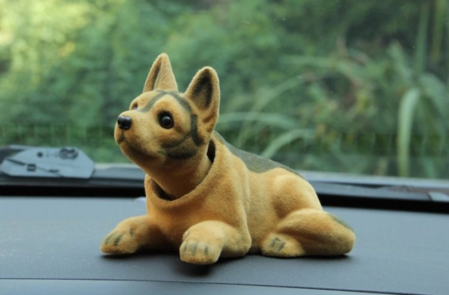 собачка в машину. качающие игрушки в машину. игрушка на торпеду автомобиля. качающие игрушки в машину. украшение для автомобиля, танцующая девушка hula.