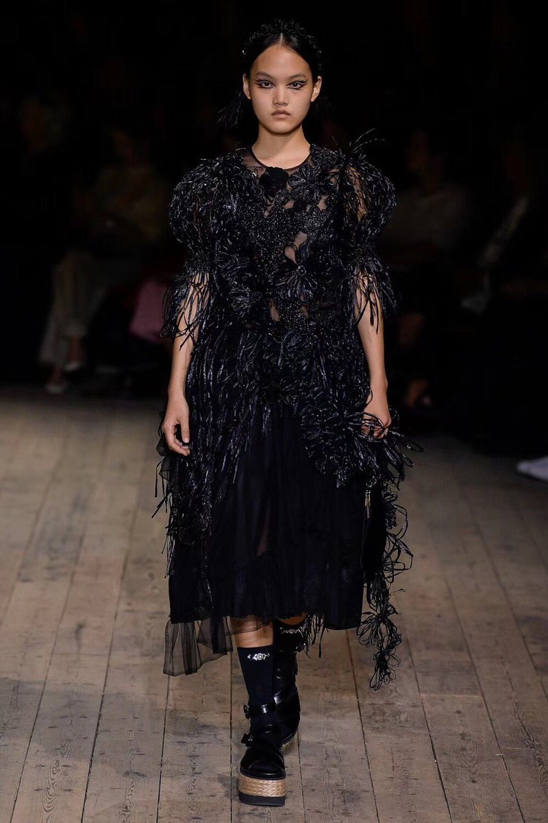 LongtengModel's tweet photo. SIMONE ROCHA Ready To Wear Spring Summer 2020 London 🇬🇧

Model: Haowen Pan 

#ldfw #ss20 #SIMONEROCHA #longtengmodels https://t.co/F615ZZl8X6