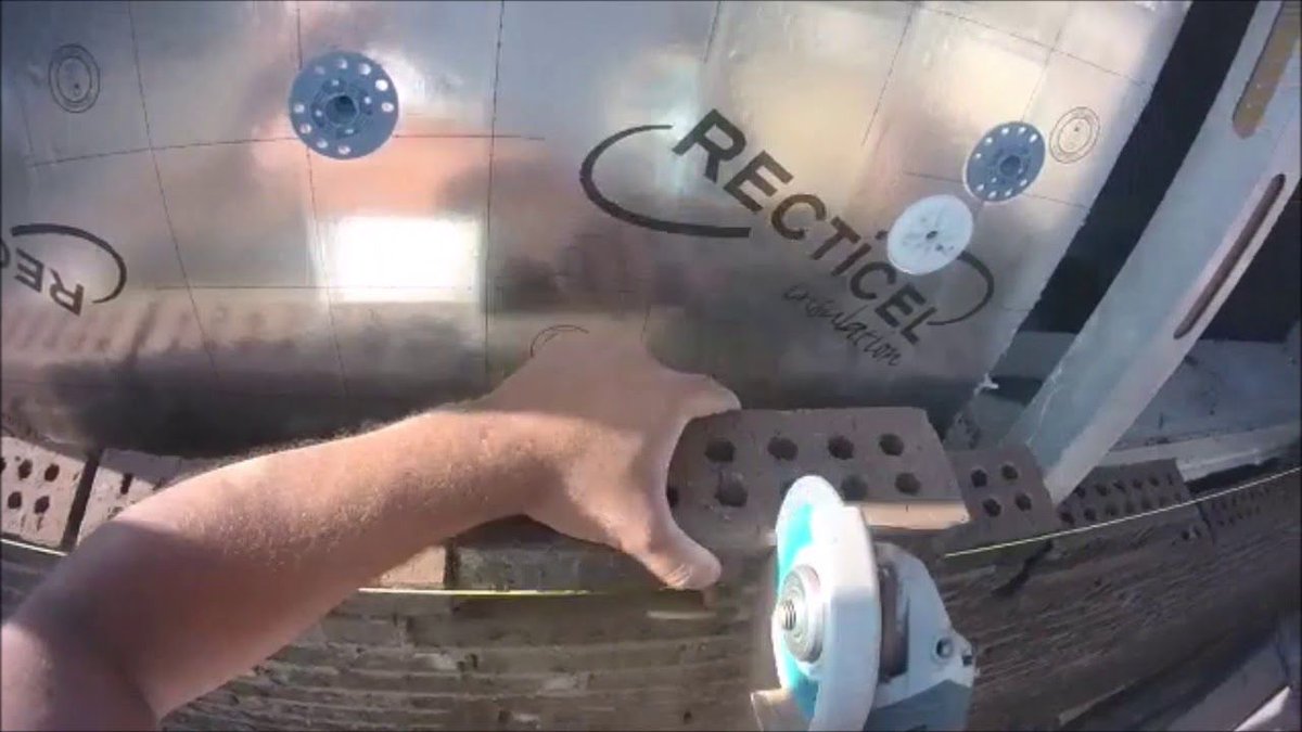 em_construct's tweet photo. 🎥  NOUVELLE VIDÉO SUR EM CONSTRUCT TV

La maçonnerie de brique traditionnelle PART.2 🏗️

✅ N'oubliez pas de vous abonner à notre chaîne YouTube pour voyager dans l'univers de la construction avec votre entreprise de construction liégeoise

https://t.co/0BCplAAxDr https://t.co/w54DjbuA8R