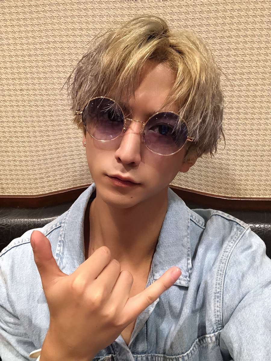光輝 Auf Twitter これから歌レッスン 明日か明後日カラーするよん もっと派手にする予定 Stst アーティスト アイドル カラー アッシュ センター分け 美容室 韓国 グラサン サングラス スターストリーム スタスト 光輝 レッスン 音楽 T 光輝 Auf Twitter これから歌レッスン 明日か明後日カラーするよん もっと派手にする予定 Stst アーティスト アイドル カラー アッシュ センター分け 美容室 韓国 グラサン サングラス スターストリーム スタスト 光輝 レッスン 音楽 T