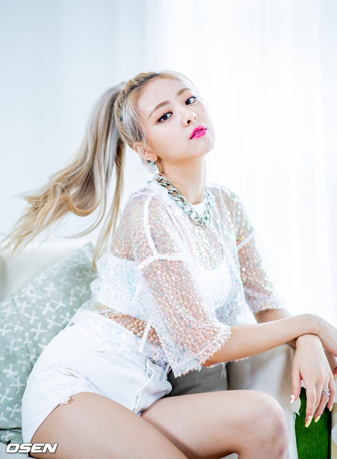 Once_Russ's tweet image. Shin Yuna! Shopee Username: russellmanhc

I love ITZY so much and it is my absolute dream to see them😭 Although they are a relatively new group, they have already achieved so much. Really hope to see these 5 talented and amazing girls! 😍
Thanks for the giveaway @ShopeeSG ❤️