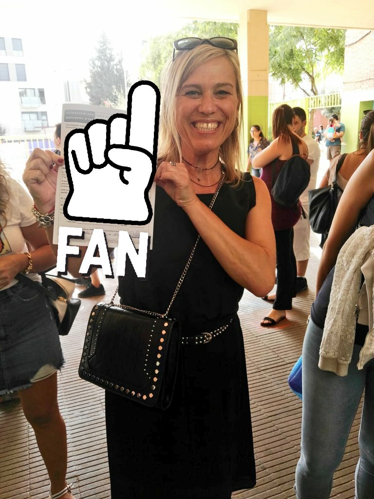 AFASantMiquelC's tweet photo. Vols inscriure al teu fill o filla a les EXTRAESCOLARS? Fes com l'Eva: descarrega't la butlleta del blog de l'Ampa i porta-la completada amb TOTA la documentació necessària a partir de les 16.30 al porxo. Un aplaudiment per aquesta supermare! #Evaforpresident https://t.co/9dY6uGWode