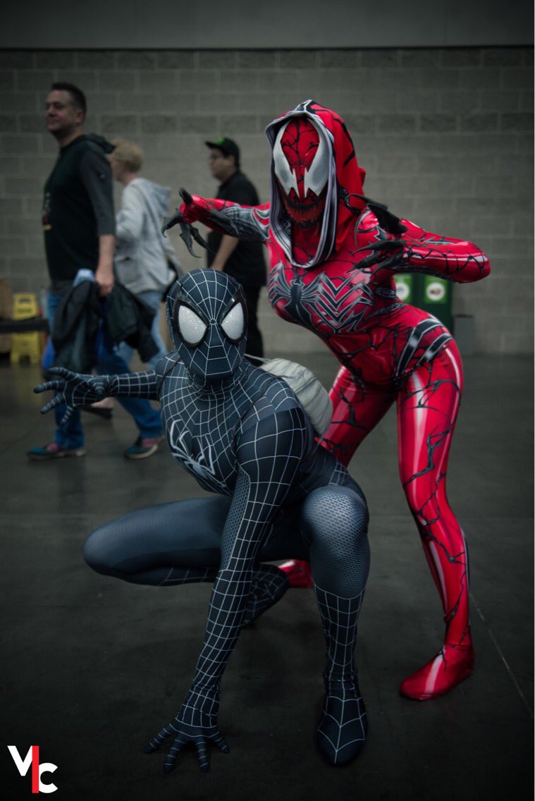 Rogues_Cosplay's tweet photo. Check out this great shot from Lucid V Photography of us on the show floor of @RoseCityCC!
#rccc19 #rosecitycomiccon #spideycosplay #carnagecosplay https://t.co/5ZawDfFbVr