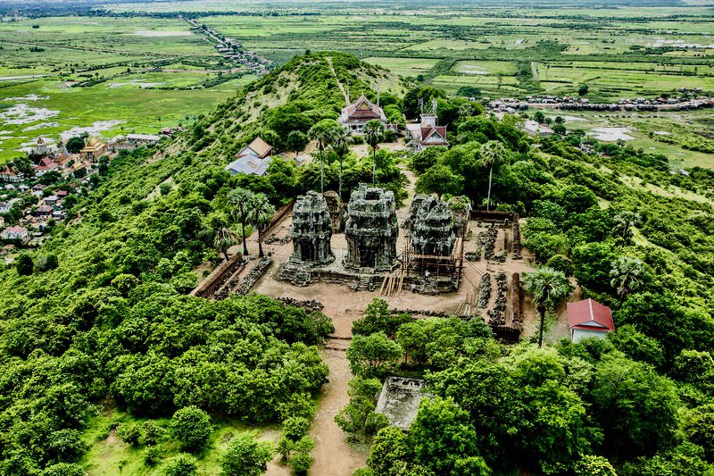 🇰🇭🇰🇭❤️️❤️️🙏🙏

#PHNOM_KROM_TEMPLE
#9thCenturyTemple
#HinduTemple #SiemReap #Cambodia

✏️Tour information / Inquiry : 
📞Whatsapp/ Viber /Line : +85577337790 ( English / ไทย )
📩Or  Leave us Message . 
📧  : cambodiaprivatetours@gmail.com