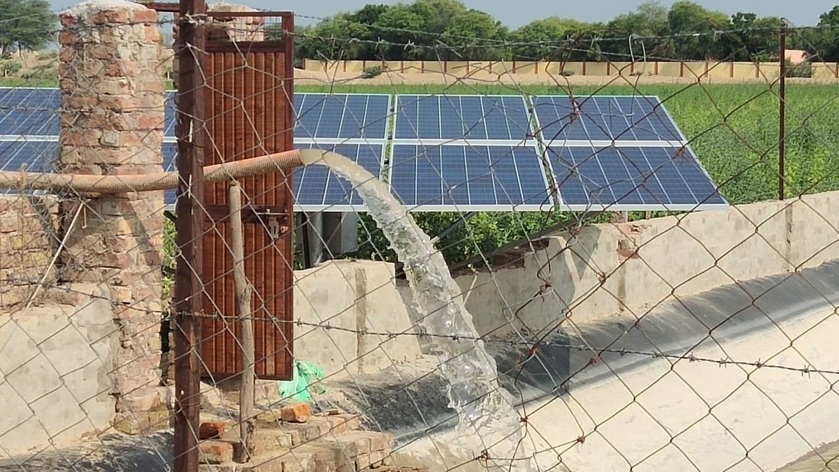 AhinsaRenewable's tweet photo. Adani solar modules installation at Sri Ganganagar Rajasthan sold by ahinsa solar.
follow @ahinsa_solar
#Ahinsasolar
#Adanisolar
#Adanigroup
#Solarinrajasthan
#Solarinindia
#Greenenergy
#Renewableenergy
#Channelpartner
#Solarcity
#Solarpower #Solarpanels
#solarcity https://t.co/Uh0f8Q94Kg