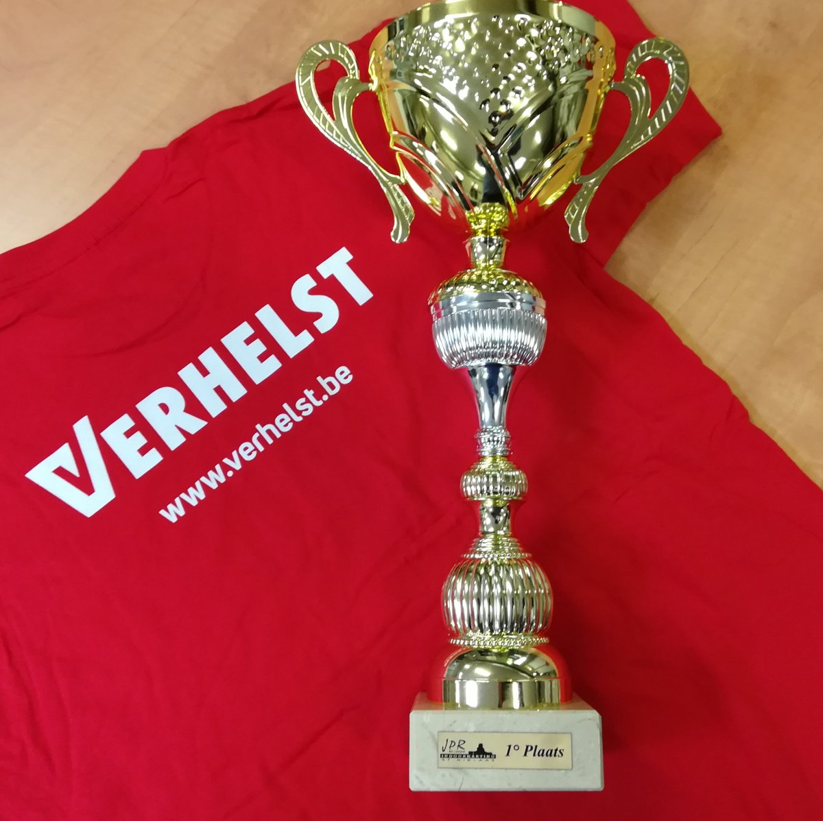Verhelst kwam, zag en overwon ! Op uitnodiging van #schöck namen de teams van Verhelst Prefab deel aan deze endurance carting challenge in de #prefabbetonwereld. Team Verhelst Prefab Deerlijk stond op het hoogste schavotje - proficiat gasten !🏆🏁🏁👍