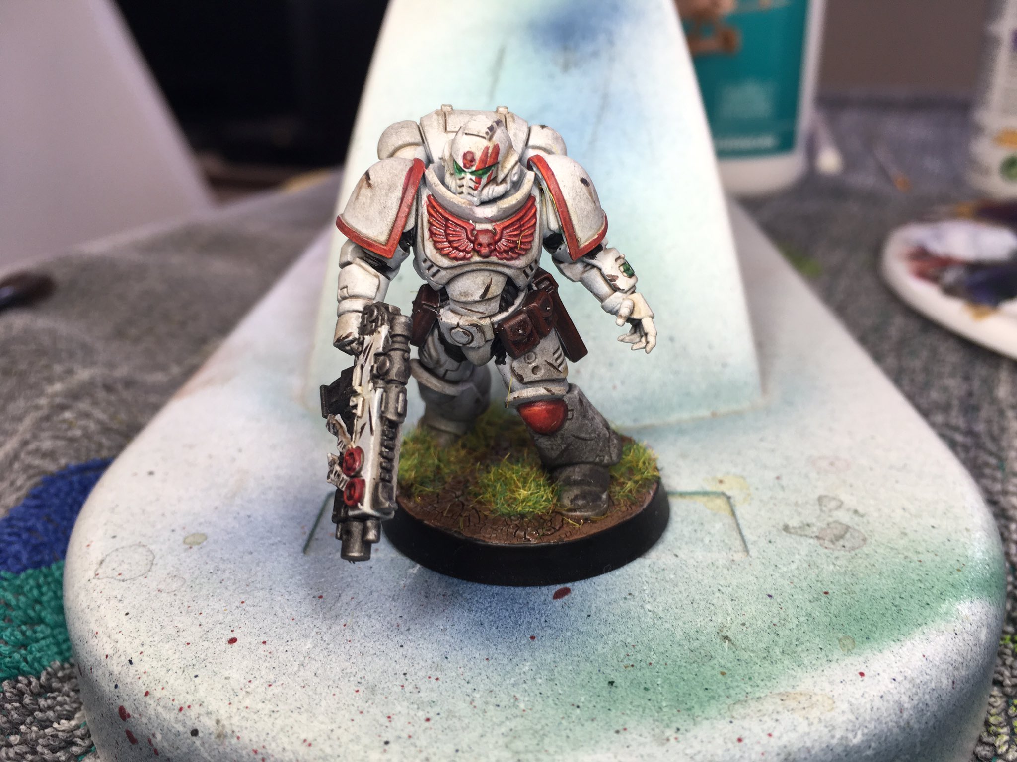 How do you paint a good white : r/WhiteScars40K