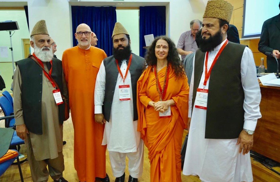 SadhviBhagawati's tweet image. Great joy y'day to speak at @santegidio_ES program in #Madrid2019 on #peacewithoutborders on #Prayer as a source of #Peace.  Video will be shared soon. I was honored to share the dais w/renowned leaders from around the world 
#pazsinfronteras #peaceispossible #TuesdayMotivation