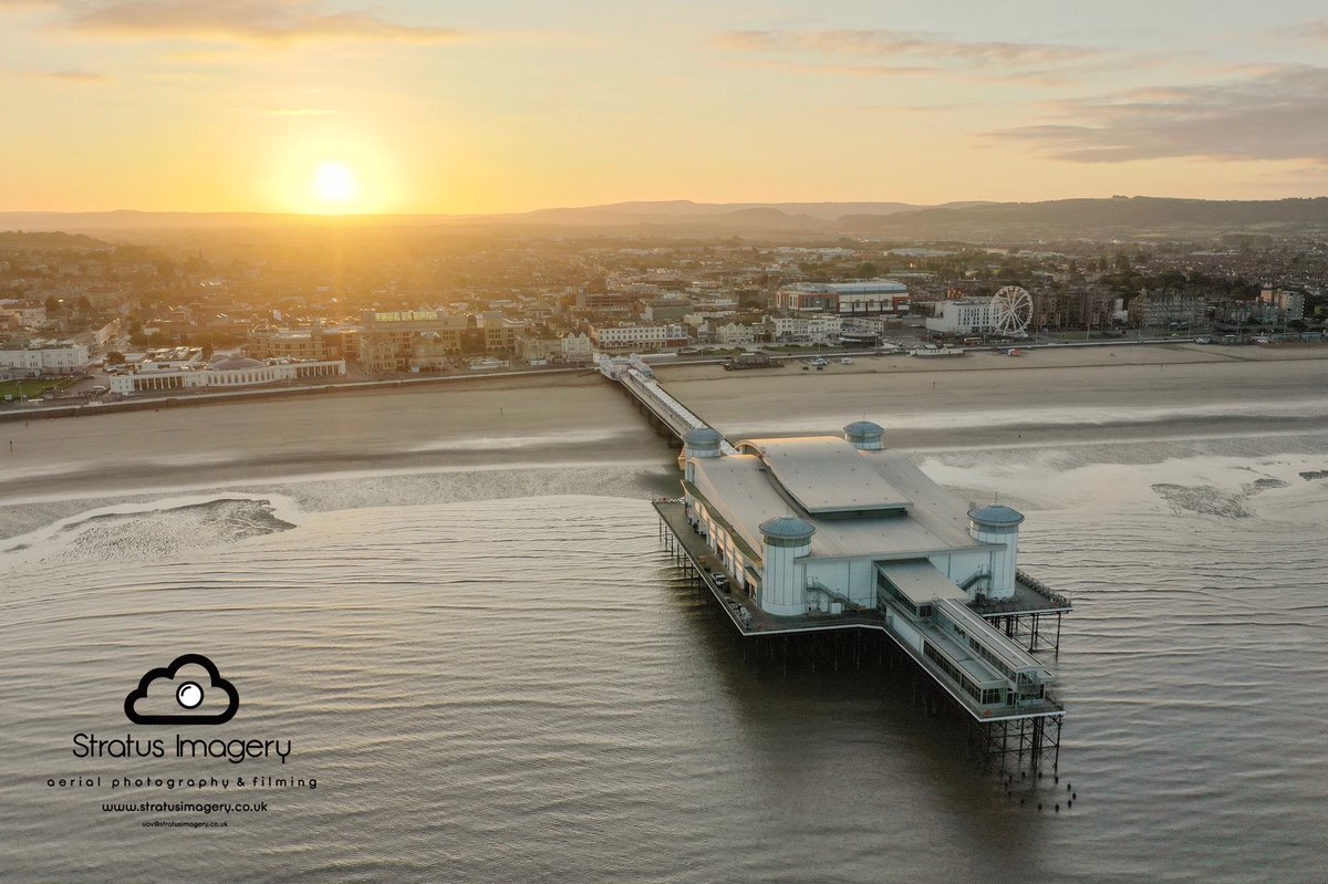 stratusimagery's tweet image. Sunrise over W-S-M @WestonSunnyMare @ThePhotoHour @GrandPier @BBCSouthWeather @NorthSomersetC #westonsupermare @bbcsomerset