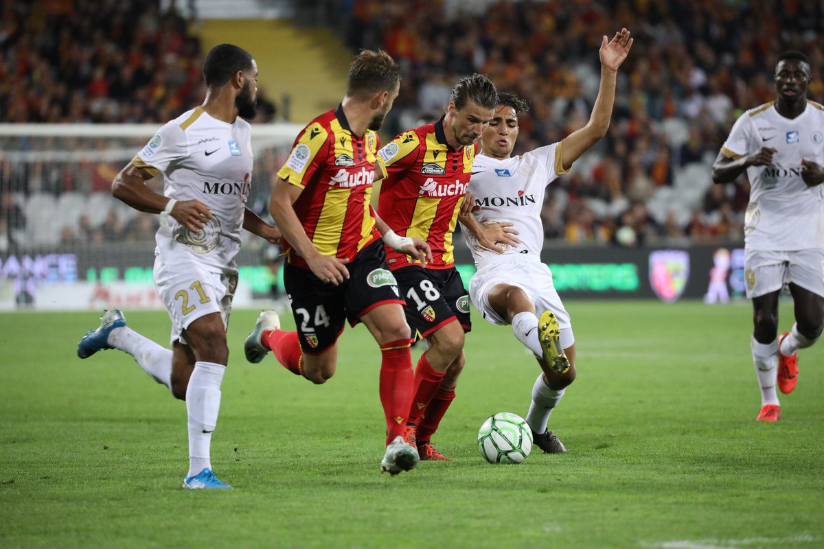 LaBerrichonne's tweet photo. 🔙📸 | #Photos
La gorge nouée, retour en images sur cette courte défaite face à un @RCLens qui vise la montée en @Ligue1Conforama.
1️⃣-0️⃣ | #RCLLBC https://t.co/b7A7c13wfq