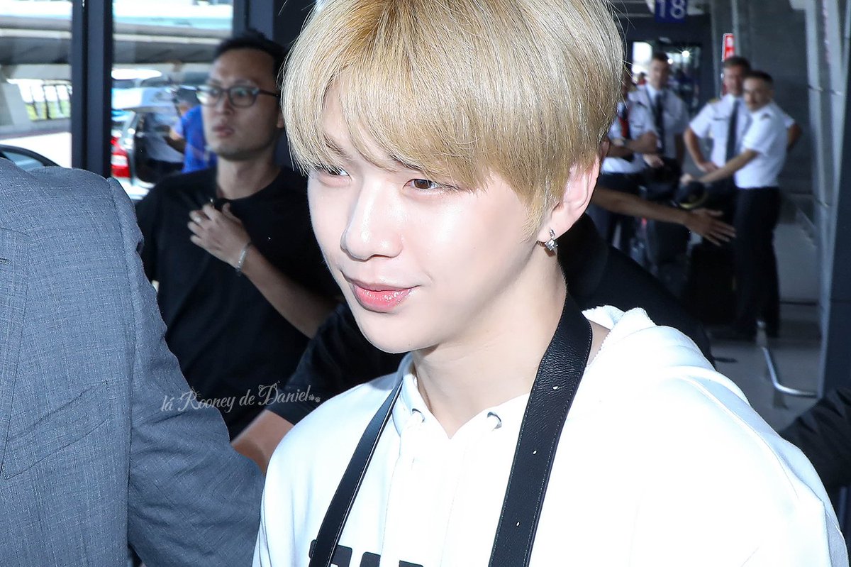 kangnunney's tweet photo. 190912 대만 도착

#강다니엘 
#KangDaniel https://t.co/EcfocAiZUM