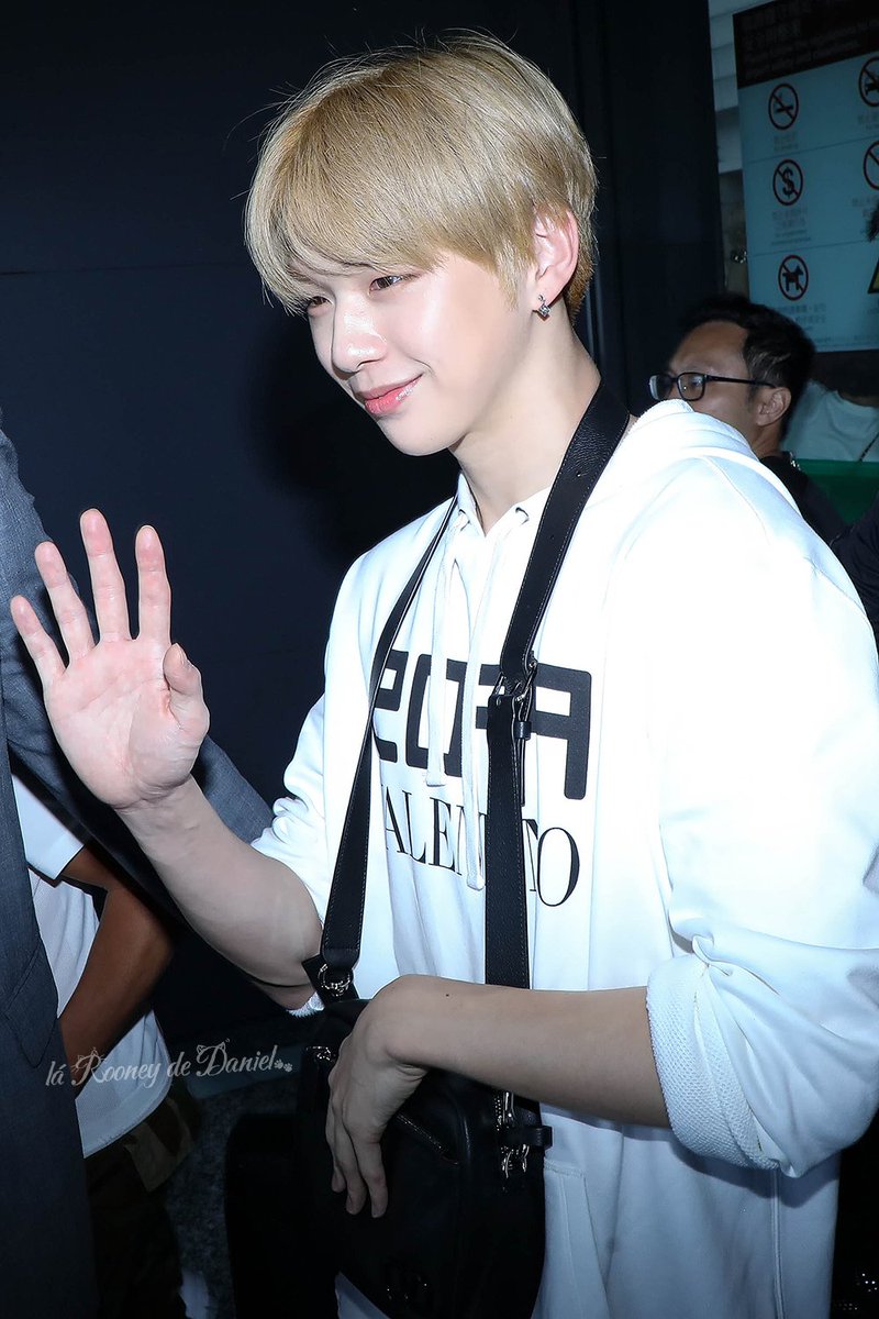 kangnunney's tweet photo. 190912 대만 도착

#강다니엘 
#KangDaniel https://t.co/EcfocAiZUM