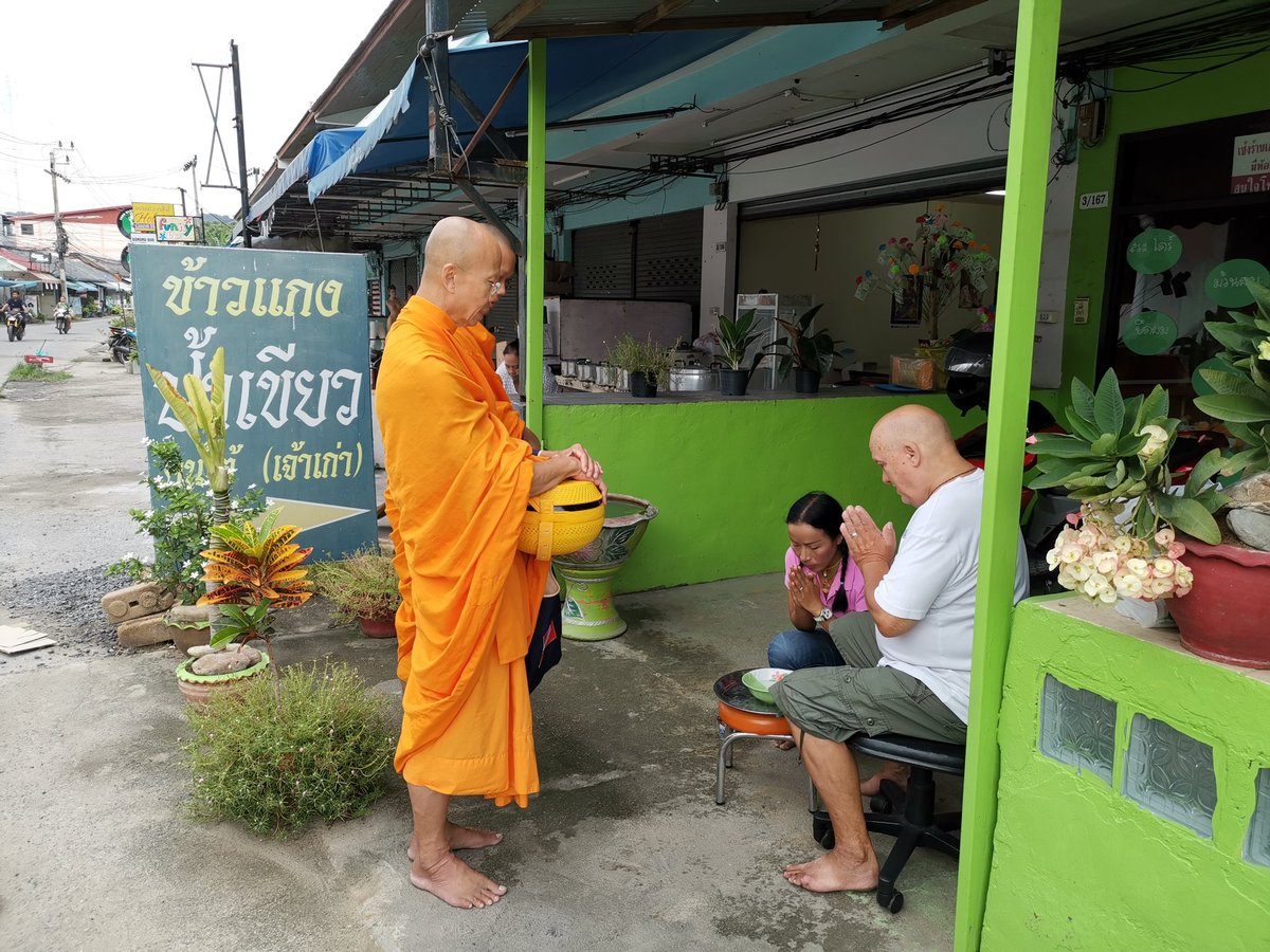 Samuiinnerpeace's tweet photo. #Alms Offering(Tak Batara) at Tambon Bophut, Koh Samui today. https://t.co/tJyR2VgbgU