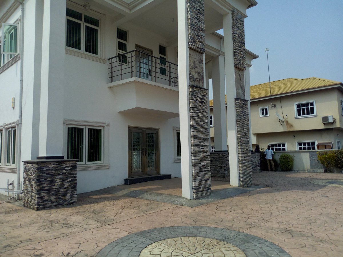 Impactdwell's tweet photo. For Sale:

5 bedroom detached house with a guest chalet in crown estate, Lekki 

For price and note details call 08062447860 https://t.co/mfOInLhLwp
