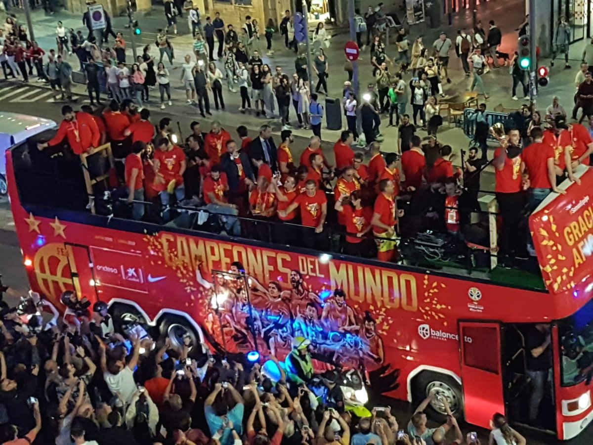 GoTechMadrid's tweet photo. Ayer también pudimos recibir a @baloncestoesp y darles la enhorabuena a estos campeones!
Foto de nuestra #GoMember @MGG_2012 desde su balcón en #GoMadrid
Gracias por compartir!!!! Orgullosos de nuestro #ecosistema y de ser testigos de las cosas que pasan en #granvia
Feliz dia! https://t.co/iKzZu3YHAl