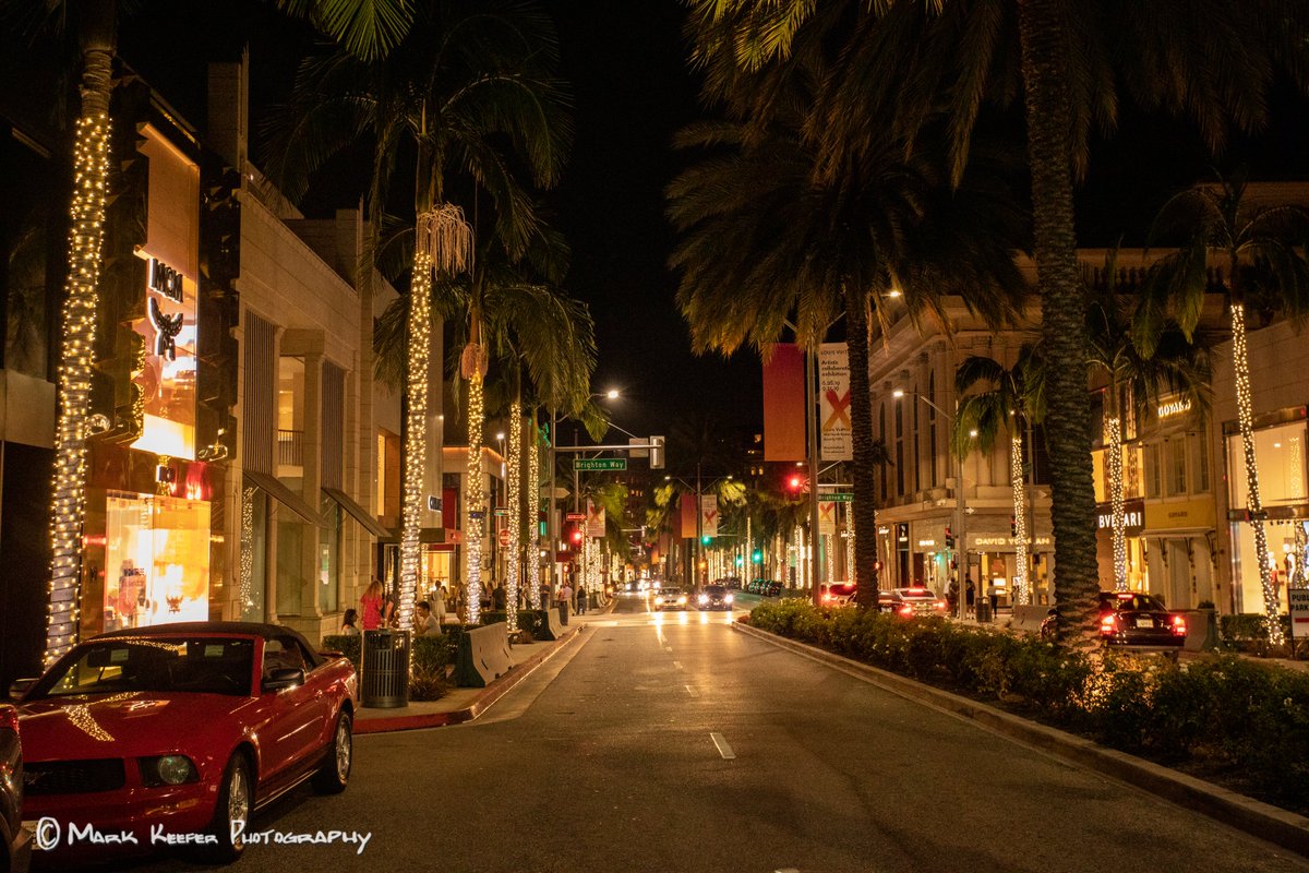 #LosAngeles  #travelphotography #streetphotography  #cityscape  #photo #lightroom  #Canon 5D MK IV #photography #California 
<a href="/CanonUSA/">CanonUSA</a>
 #Hollywood 
 Took my wife shopping on #rodeo Drive. All the stores were closed😋Only the rich and famous shop when the stores are closed.