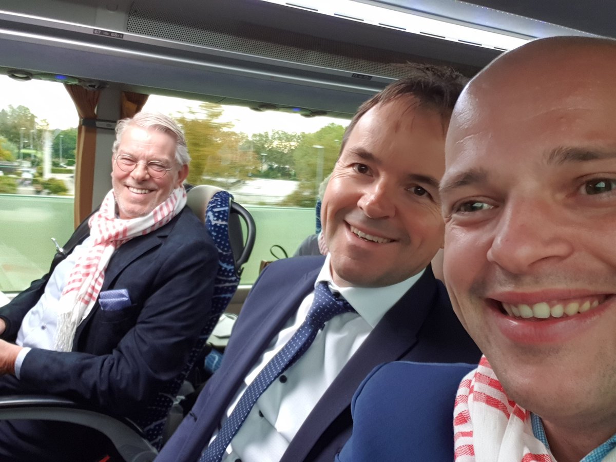 janheinvanbeers's tweet photo. @CdKBrabant en @brabant; Onderweg met @WimSchuurmans @petgolf naar de burgerdeputatie voor Prinsjesdag. Wij staan op erewacht voor de koning #wijzorgenvoorbrabant #BrabantBinnenhof https://t.co/7pS9s2ZwyP