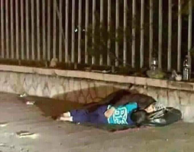 T3DdnVgtac72zJD's tweet photo. #كفايه_بقي_ياسيسي
إياكم أن تطلبوا من هذا الطفل أن ينشد النشيد الوطني لبلاده عندما يكبر https://t.co/EkYVWz1FLc