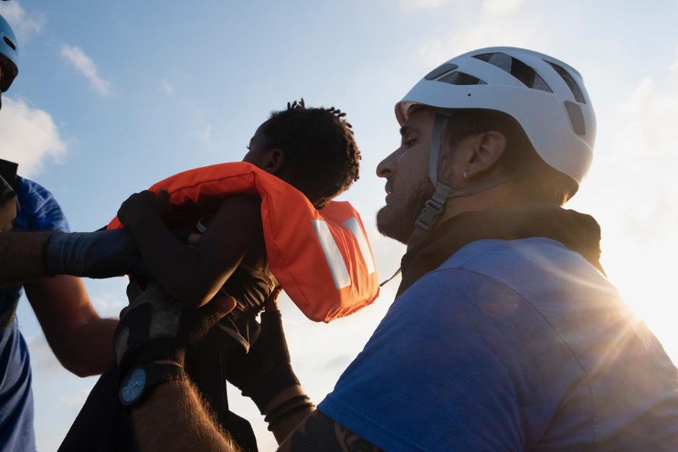 Perchè lo facciamo? Stefano, infermiere sulla #MareJonio,
e nostro volontario racconta l'ultima missione di #Mediterranea 

Qui il link all'intervista a cura di #Alqamah 👇👇👇

yabastabologna.com/single-post/20… 

#savinghumans