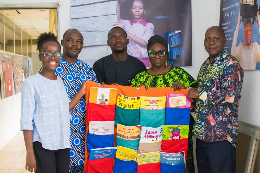tnci_africa's tweet photo. Guess what people!?
Our #HangingLibrary project was featured on @GuardianNigeria 😊
We are proud that our efforts (@tnci_africa x @Areai4Africa) towards bridging the literacy gap in Nigeria are recognised.
Please visit link below to read more 👇🏾
https://t.co/Woxwz1e2Hu https://t.co/o8uaLRoWdM
