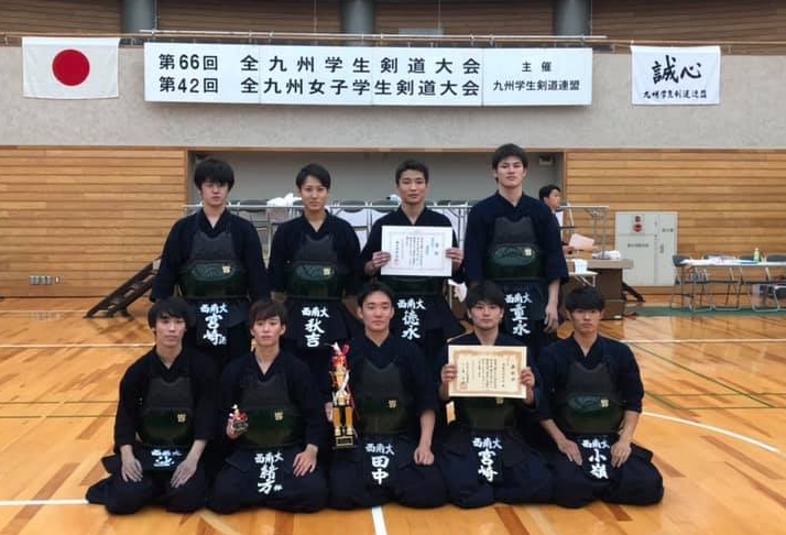 seinan_gu's tweet photo. 【体育会剣道部が全九州学生剣道大会で第三位に入賞し、全日本大会出場権を7年ぶりに獲得！】
2019年9月7日(土)第66回全九州学生剣道大会が開催され、本学体育会剣道部が三位に入賞し、7年ぶりに第67回全日本学生剣道優勝大会の出場権を獲得しました。詳しくは、こちら。
https://t.co/nU40dzPGAr https://t.co/WHoAO99BlH