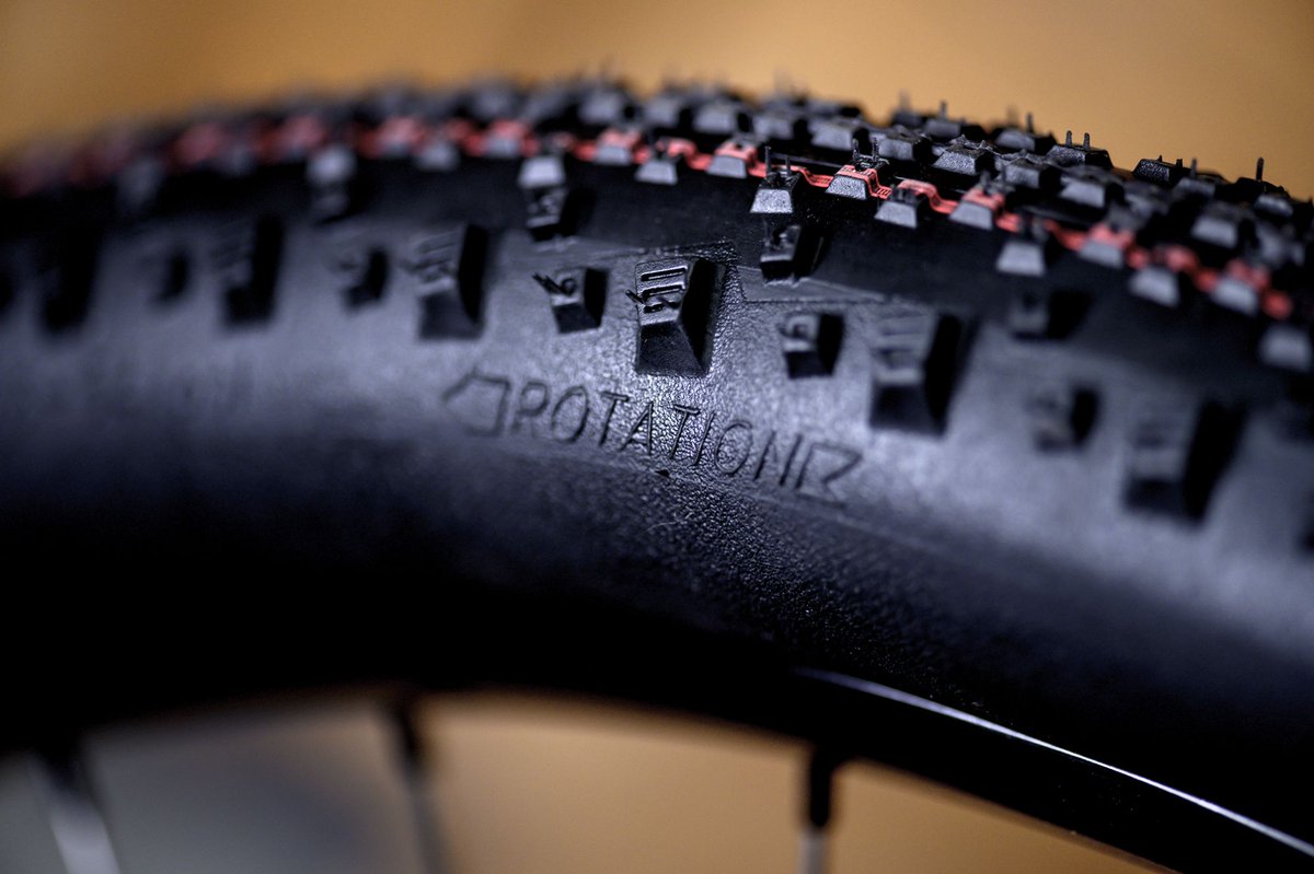Most Schwalbe tire sidewalls are marked with a “ROTATION” arrow, which indicates the recommended rolling direction. When in use, the tire should run in the direction of the arrow.
#RideSchwalbe