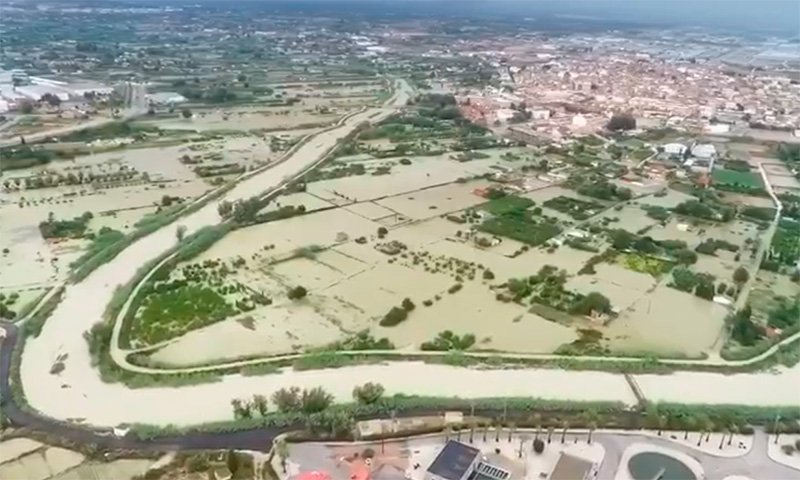 jaarcossanchez's tweet photo. ⛈️300.000 hectáreas del campo español son arrasadas por el #temporal
https://t.co/SXkziFtst3
⛈️Es tal la magnitud del desastre que aún no somos conscientes del punto de inflexión que puede suponer... 😢
https://t.co/SXkziFtst3
#gotafria #gotafriaESP #DANAalicante #DANAmurcia https://t.co/tai05xpJKs