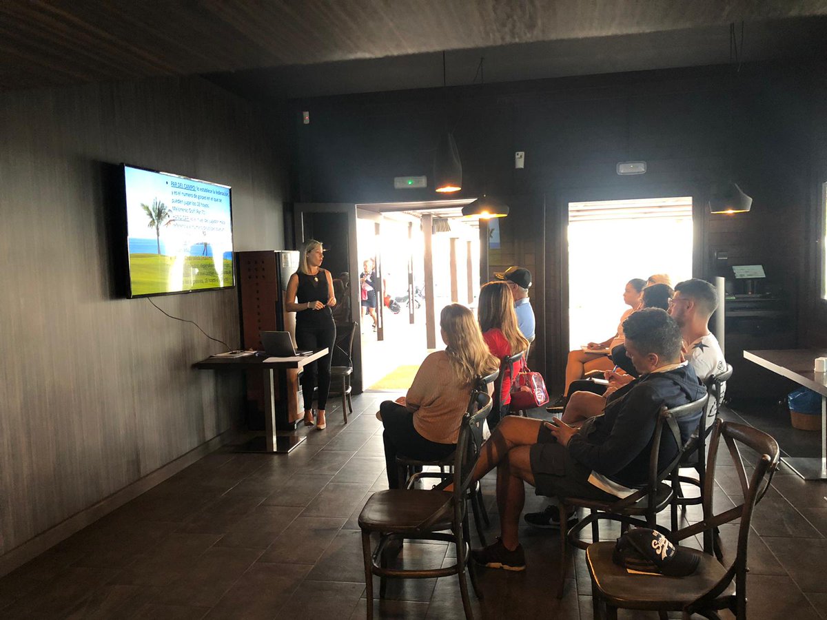 Training seminar with the reception and PPRR departments of Lopesan Hotel Group to increase their knowledge of golf and their skills to improve their service to our guests.