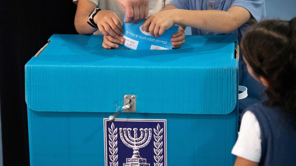 JewishChron's tweet image. Israelis begin to vote in unprecedented repeat Knesset election
thejc.com/news/israel/is…