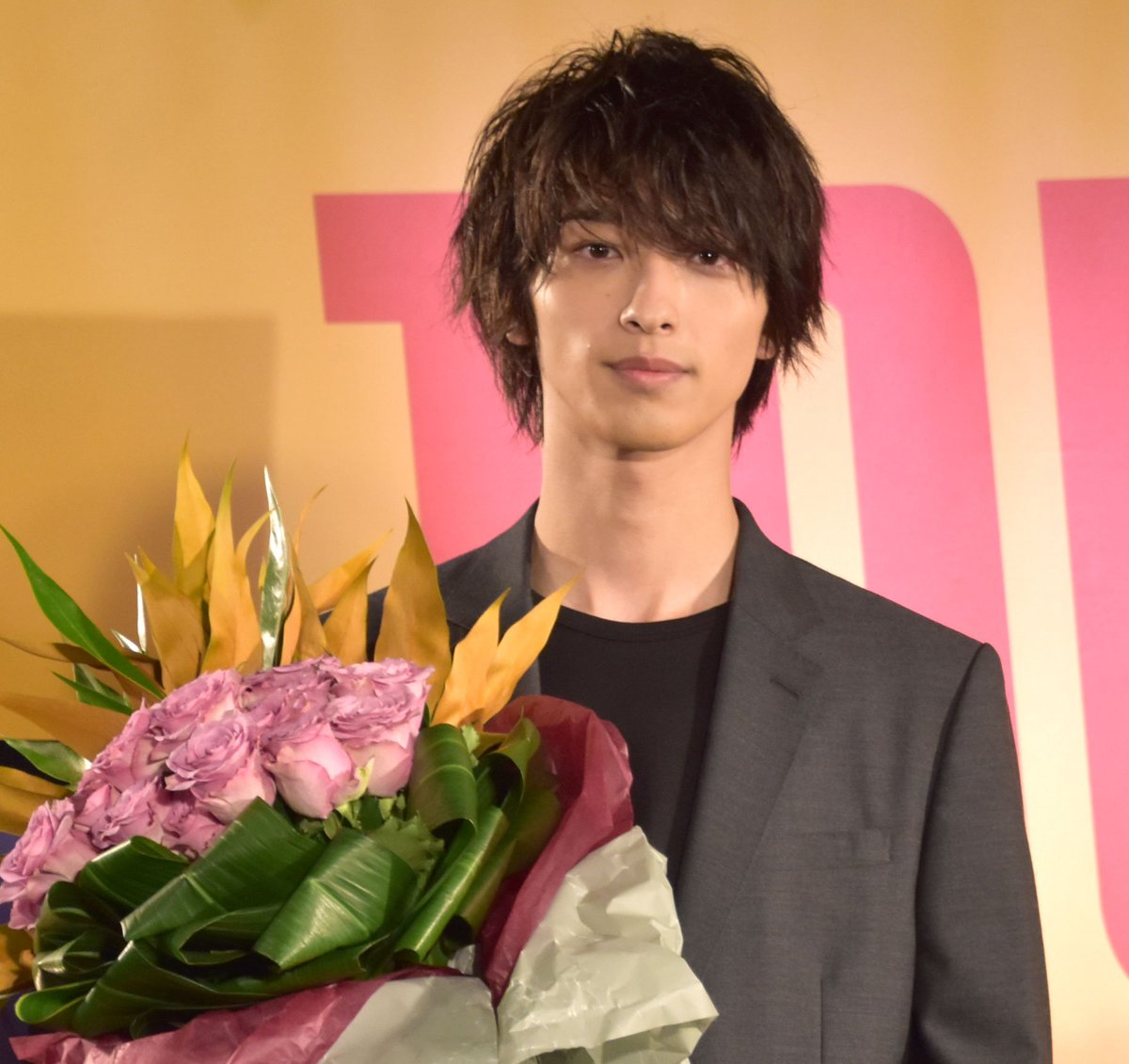 oricon's tweet photo. 横浜流星、23歳に🎂🎉「自分らしく、仕事に芝居に向き合っていけたら」

💖『はじこい』“ゆりゆり”で話題に✨ピンク髪は「『ハゲてもいい』という気持ちで撮影していた」【📸ほか写真あり】
https://t.co/nA3sJpOqzO

#横浜流星 #カレンダー @ryusei_staff_mu https://t.co/0wPNZuMXEb
