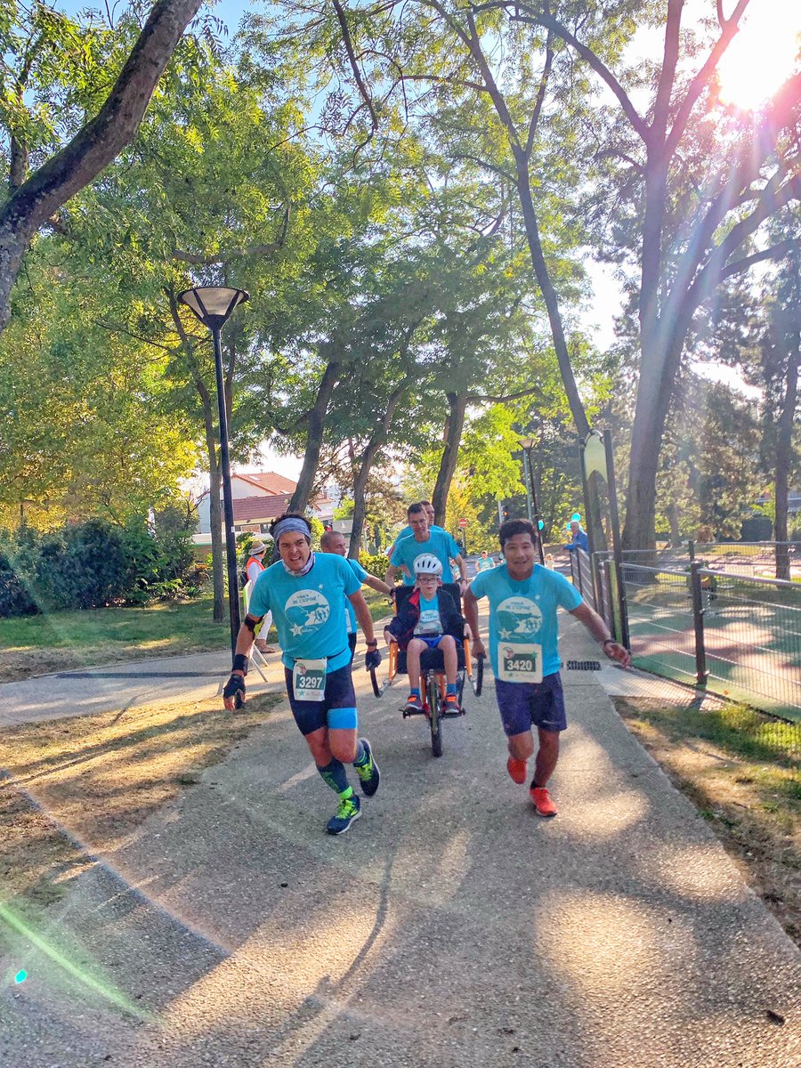 Pymessa's tweet photo. 🎽Turquoise Sunday!
Fier d’avoir accompagné un super bonhomme sur les 9KM de #lacoursedelespoir avec l’équipe de collaborateurs @cms_fl🎖50’ au chrono; équipe de champions!
Bravo à tous!
#espereretgrandiraveclecancer #turquoiseday #tousenturquoise @GustaveRoussy @letoiledemartin https://t.co/fyfITJWsYC