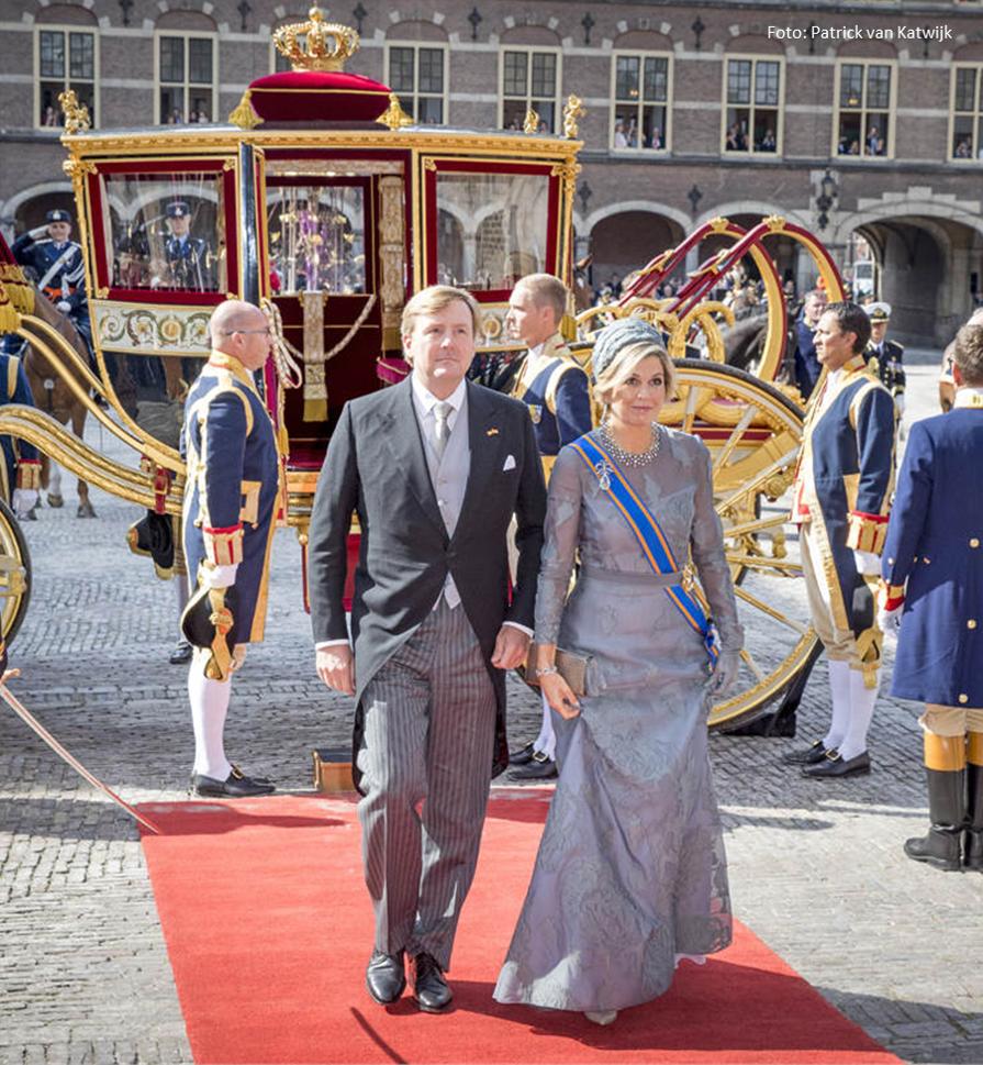 De begroting en de troonrede zijn de reden van Prinsjesdag. #Prinsjedag is ook een dag vol rituelen die teruggaan tot 1887. Voor mensen met #dementie is het herkennen en beleven van de tradities waardevol. Zoals de Gouden Koets, de hoeden en de balkonscene.
