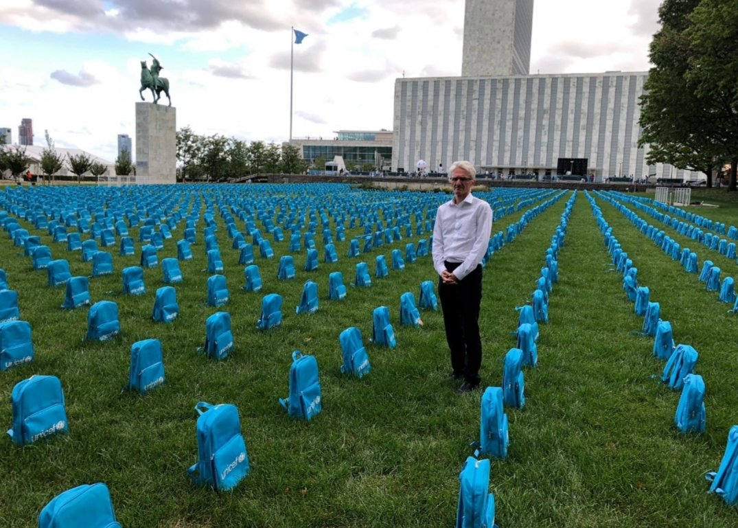 Each backpack represents one of the 3758 children killed in conflict last year.
#StopArmsSales