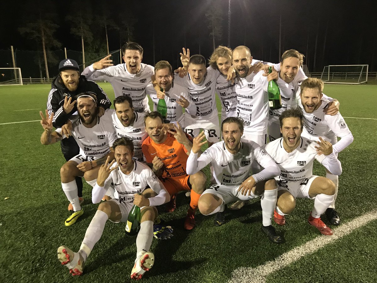 LillpiteFotboll's tweet photo. Division 3 här kommer Lillpite 🏴‍☠️🖤 https://t.co/vPjrOhnivH