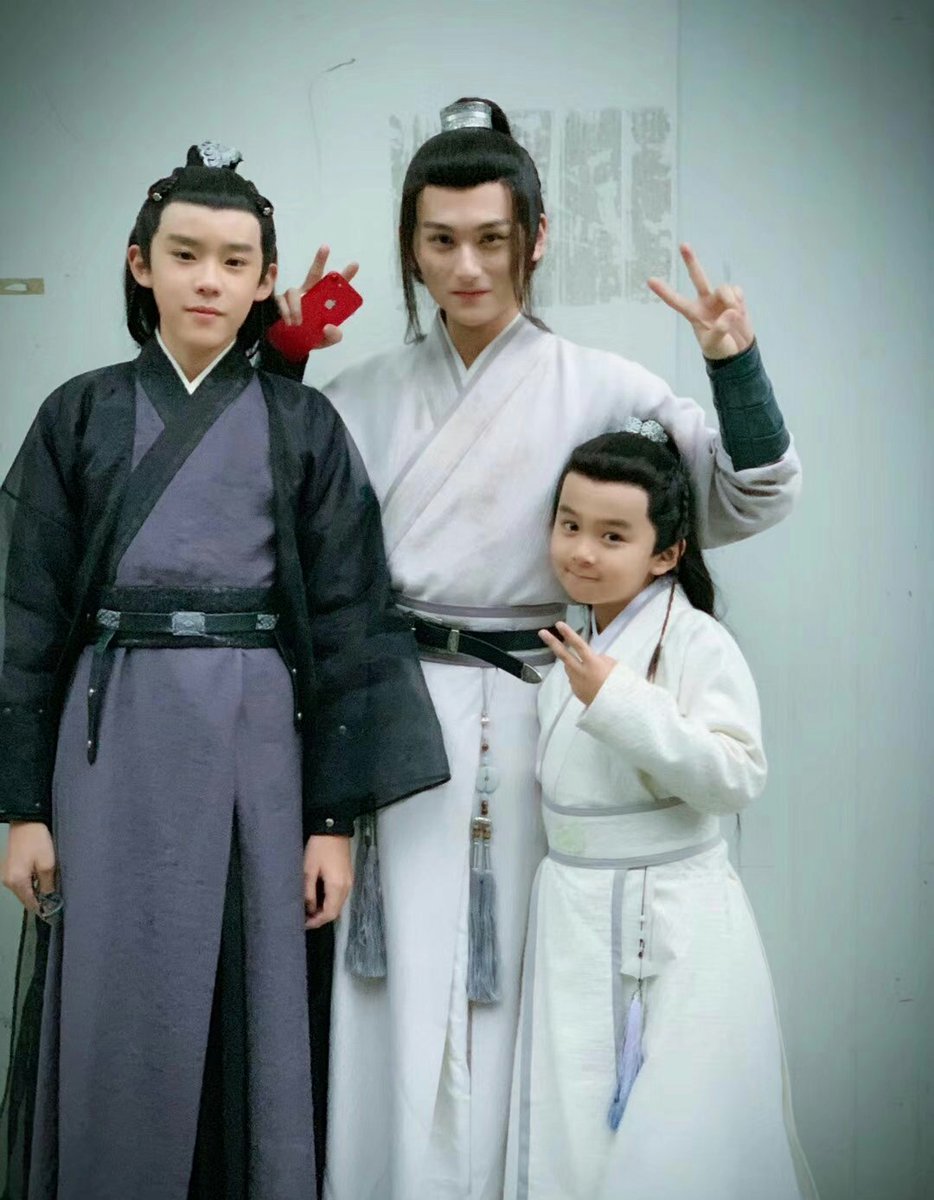 lanzhanxweiying's tweet photo. อ่านข้อมูลหนังเรื่อง The Living Dead มันก็ไม่เชิงภาคแยกของซีรี่ย์ซะทีเดียว เหมือนเล่าเรื่องของเวินหนิงในช่วงที่โดนกักตัว แล้วก็ปมเรื่องตราพยัคฆ์ทมิฬที่ยังไม่โดนทำลาย ตัวละครจากซีรี่ย์ไปร่วมแสดงก็พอสมควร แอบหวังว่าจะมีหลานจ้านกับเว่ยอิงได้มั้ยนะ 🥺 https://t.co/4fl0pJYsNd