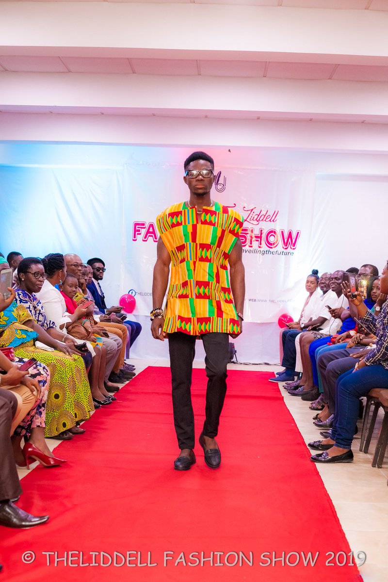 theliddelll's tweet image. #throwback #TLFS19 #TeamLiddell #unveilingthefuture #FashionIsNotCompetition
Makeup by @blynaGlam_hairstyler and @eldimps by golden_strokes