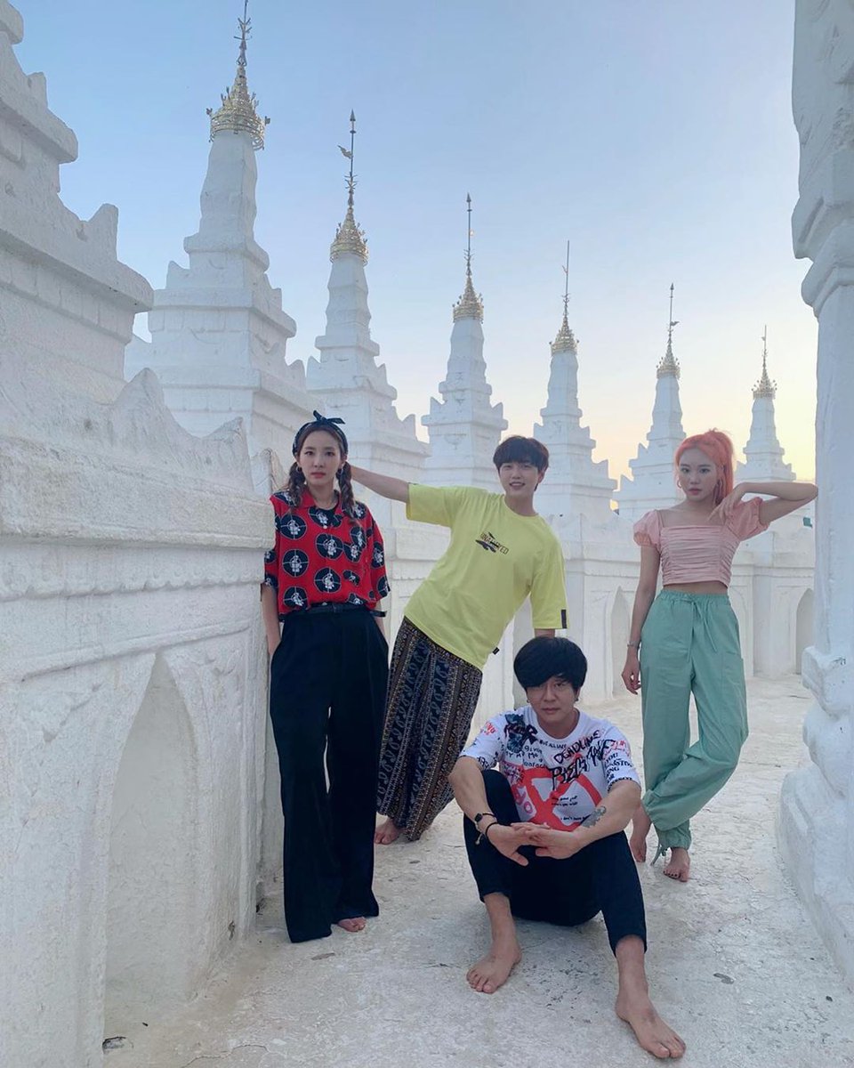 Brgy_Momoland's tweet photo. 190917 #MOMOLAND #JOOE 🍊 with #Dara #YoonDohyun and #Sandeul  at Mandalay, Myanmar 🇲🇲

📸 ⓒ Daraxxi [IG]

#모모랜드 #モモランド #ジュイ
>💖< @MMLD_Official
#Myanmar #Minglaba https://t.co/uYwSOWpeNo