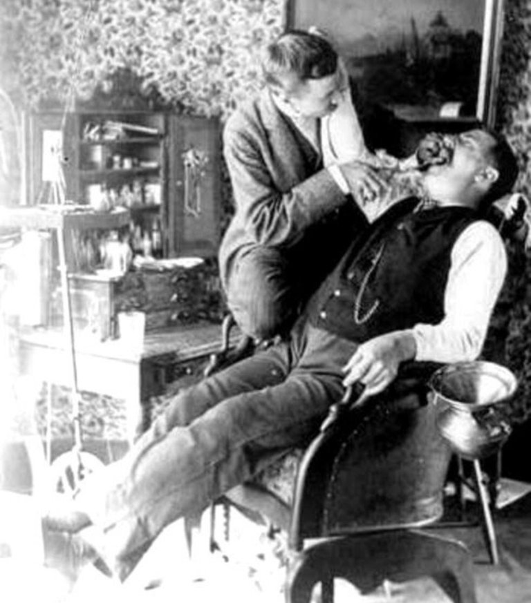 OldOpTheatre's tweet photo. If you think that #dentists today are scary, can you imagine what they were like in the past? Come to our talk on Fear of the Dentist today for some historical insights! We still have some tickets left here: https://t.co/ZUAC8rWl4e #histmed #medicalfears #oldopevents https://t.co/x5OcGv3JCG