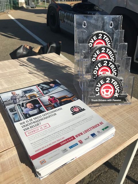 Go4Logistics's tweet photo. Afgelopen weekend was #Love2Truck2020 aanwezig op het Circuit van Zolder tijdens de #TruckGrandPrix race! 🏎 We zijn namelijk opnieuw op zoek naar de meest gepassioneerde vrachtwagenchauffeur van België. 🙌🏼 Volg jij Daisy Coudeville op in 2020? 🚚 
PR: https://t.co/8yHaNuMEC8 https://t.co/ezWp9KXO13