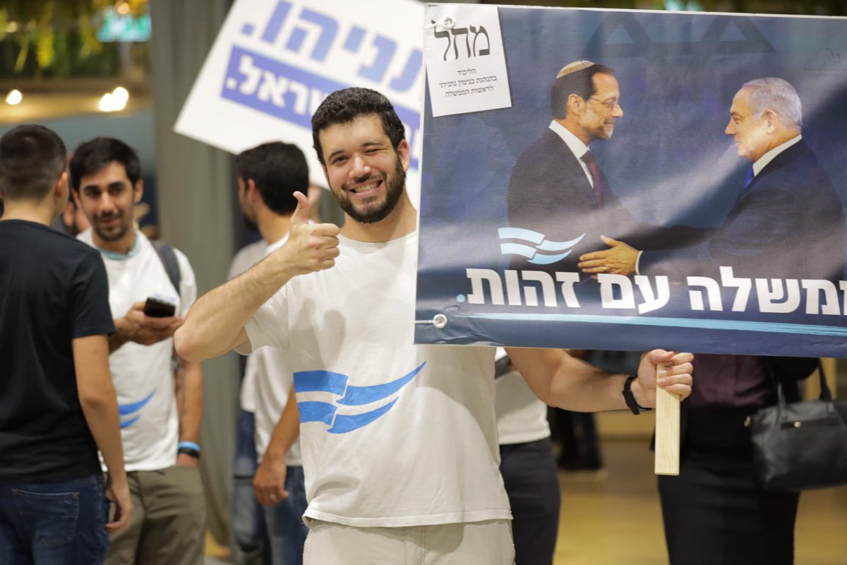 ימינה ועוצמה לא רצו את זהות ברגע האמת. לכשפרשנו, עטו כמוצאי שלל רב על מצביעינו. 

נתניהו אמנם ביקש מזהות לפרוש, אך חתם על הסכם מכובד למימוש חלקים חשובים במצע.

המכבד - יכובד.

אני קורא לזהותניקים להצביע למי שיש לו את הכוח לשת"פ אמיתי עם זהות. 

היום מצביעים #זהות בפתק מחל!