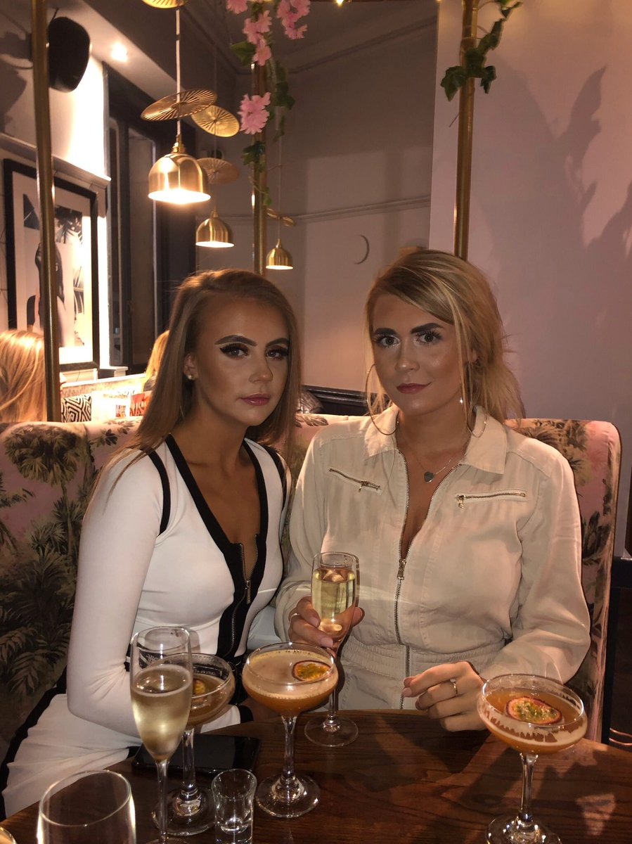 elliegracemead's tweet photo. happy birthday hun 🎈✨ hope u have a good day 🥳🥳 lots of love 🥰💗 @laura_mutton https://t.co/BoD6mytKds