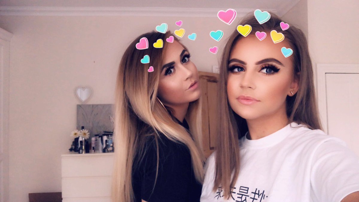 elliegracemead's tweet photo. happy birthday hun 🎈✨ hope u have a good day 🥳🥳 lots of love 🥰💗 @laura_mutton https://t.co/BoD6mytKds