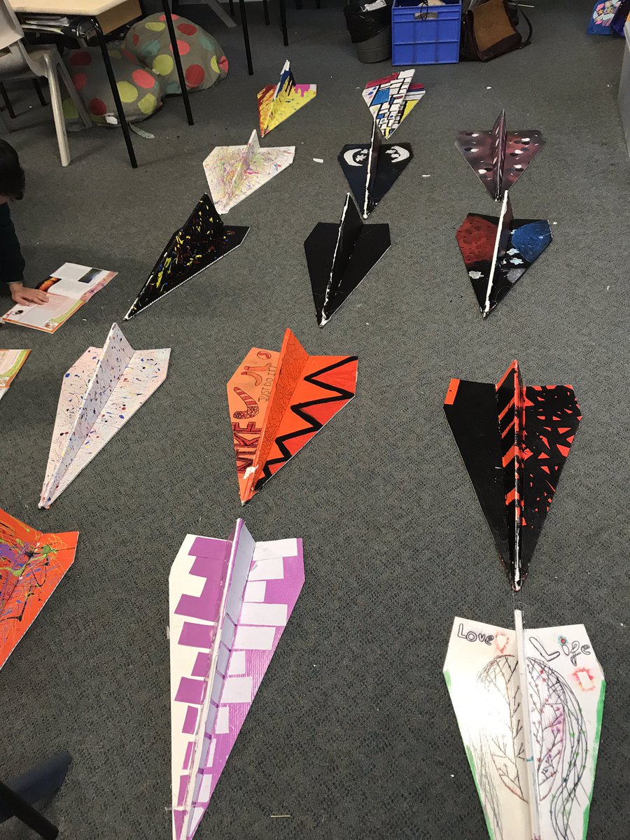 ejtomlins's tweet photo. 5T is getting ready for the @WPSbushschool #Art Show this Thursday. Hopefully the ☔️ will stay away so our planes can fly! #wahroongaproud https://t.co/OOmdk6UrCG
