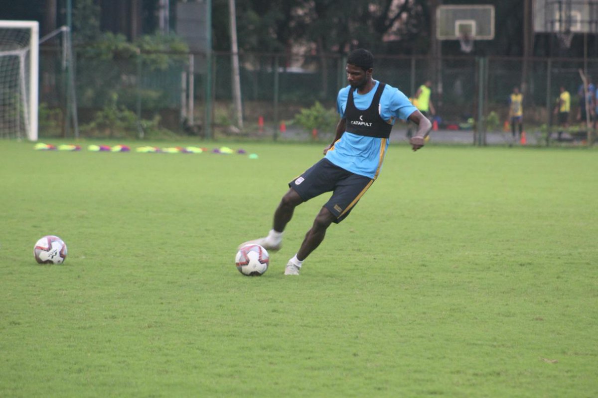 First training session with my new teammates ✔ Excited for this new chapter in my life with the Islanders.. Roll on the new season! #ApunKaTeam @mumbaicityfc 🔵🔵🔵