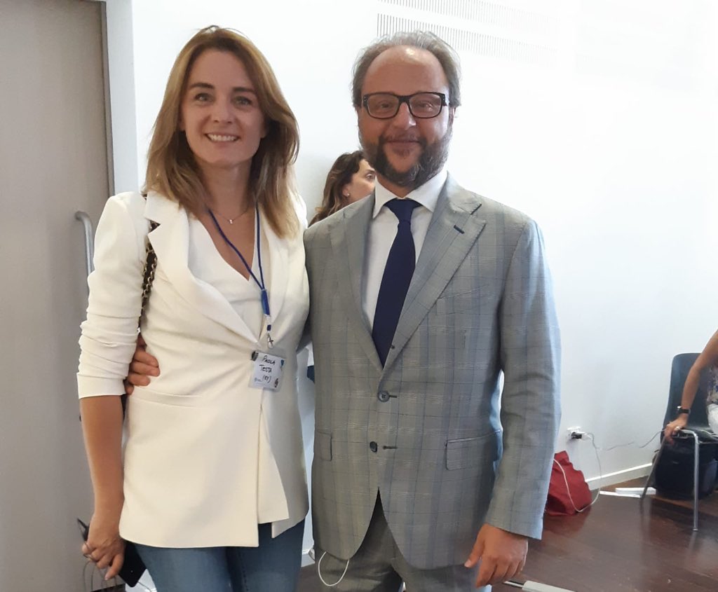 glucadipasquale's tweet photo. With @PaolaTestaEY #Diversity and #Inclusion leader We awarded a fantastic team of 5 - who presented a solution to manage water scarcity with AquaChain - a Blockchain/IoT based platform https://t.co/nC70uzj8Dd